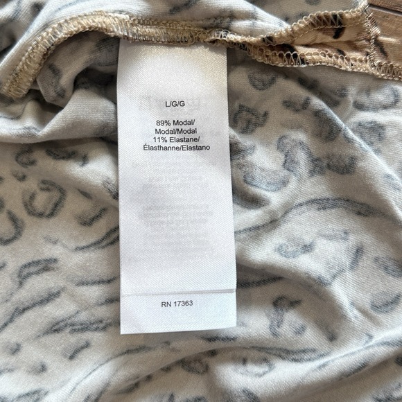 Donna Karan Pajama Top Women's L Animal Print Leopard Sleepwear  Shirt Large - Picture 3 of 4